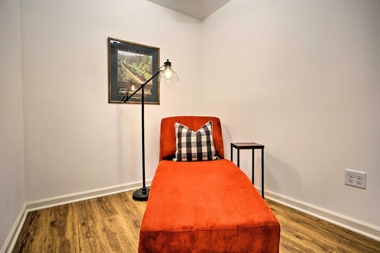 Newly Remodeled Apartment On Main Street In Saluda Exterior foto